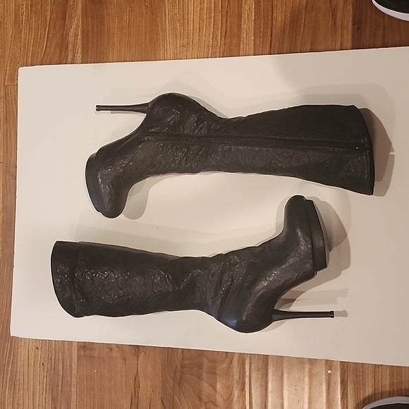 BLACK LEATHER KNEE BOOTS - Picture 1 of 9